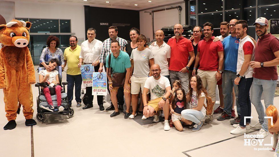 Representantes de los equipos participantes, organizadores y patrocinadores ayer en las instalaciones de Autobeco Representantes de los equipos participantes, organizadores y patrocinadores ayer en las instalaciones de Autobeco