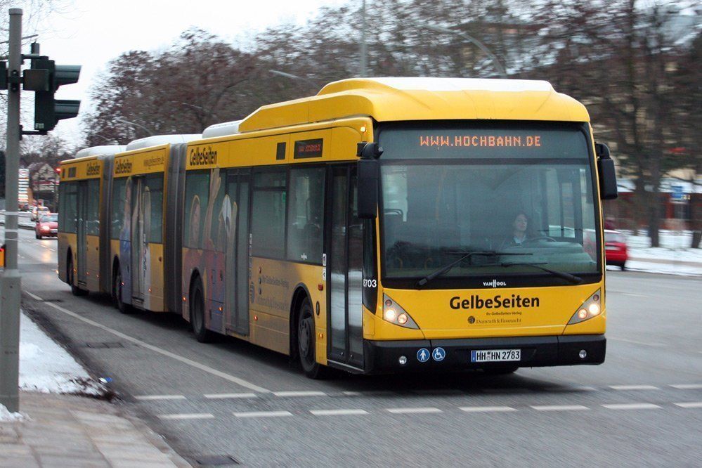 Un autobús en una ciudad alemana Un autobús en una ciudad alemana