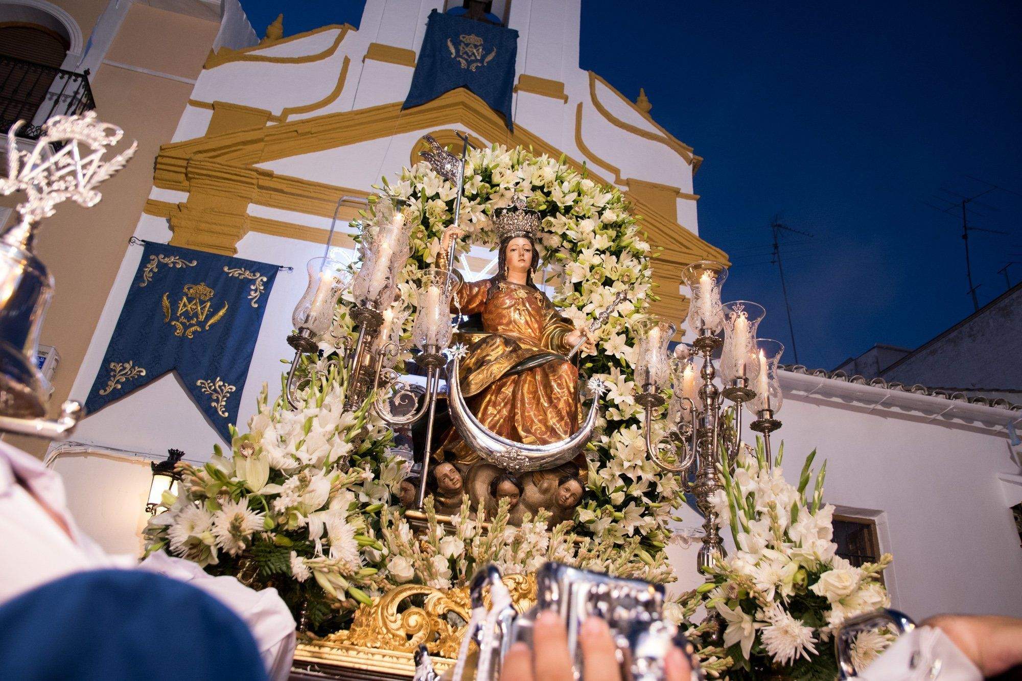 Procesión de la Virgen de la Aurora Procesión de la Virgen de la Aurora