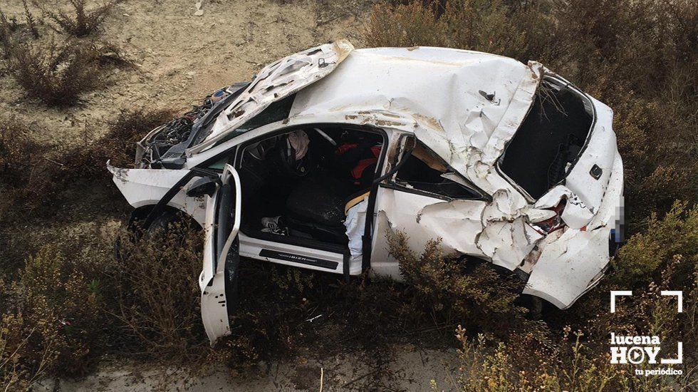 Estado en el que ha quedado el vehículo siniestrado. Foto: 061 Córdoba Estado en el que ha quedado el vehículo siniestrado. Foto: 061 Córdoba