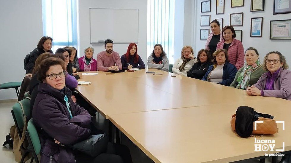Un momento de la reunión de la parlamentario de Adelante Andalucía con las trabajadoras Un momento de la reunión de la parlamentario de Adelante Andalucía con las trabajadoras