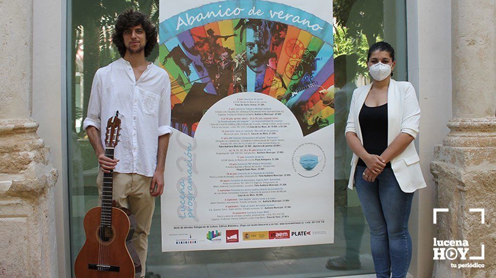 El cantante Peter Slow y la edil de Cultura, Mamen Beato El cantante Peter Slow y la edil de Cultura, Mamen Beato