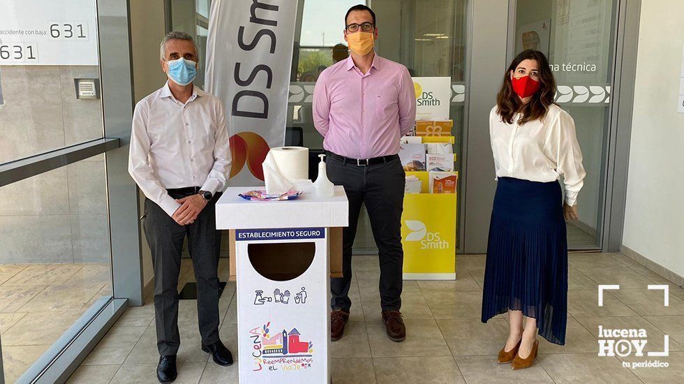 Un momento de la visita del alcalde, Juan Pérez, y la concejal de Formación para el Empleo, Fomento y Desarrollo Empresarial, Teresa Alonso a las instalaciones de DS Smith Un momento de la visita del alcalde, Juan Pérez, y la concejal de Formación para el Empleo, Fomento y Desarrollo Empresarial, Teresa Alonso a las instalaciones de DS Smith