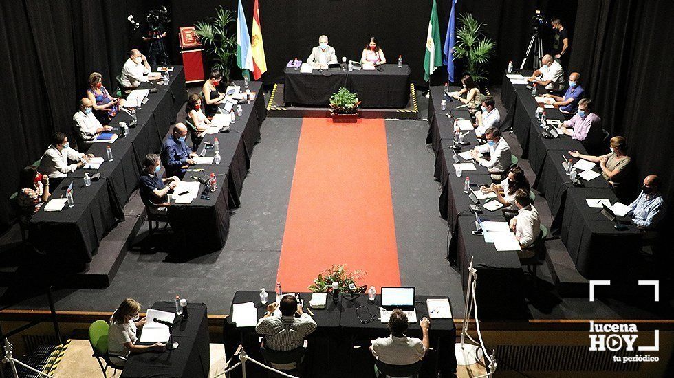 Imagen de la última sesión plenaria presencial del Ayuntamiento de Lucena en el Palacio Erisana