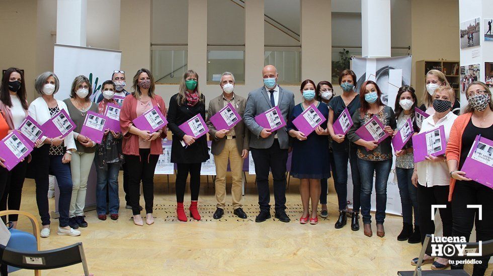 Asistentes al acto de presentación de la exposición