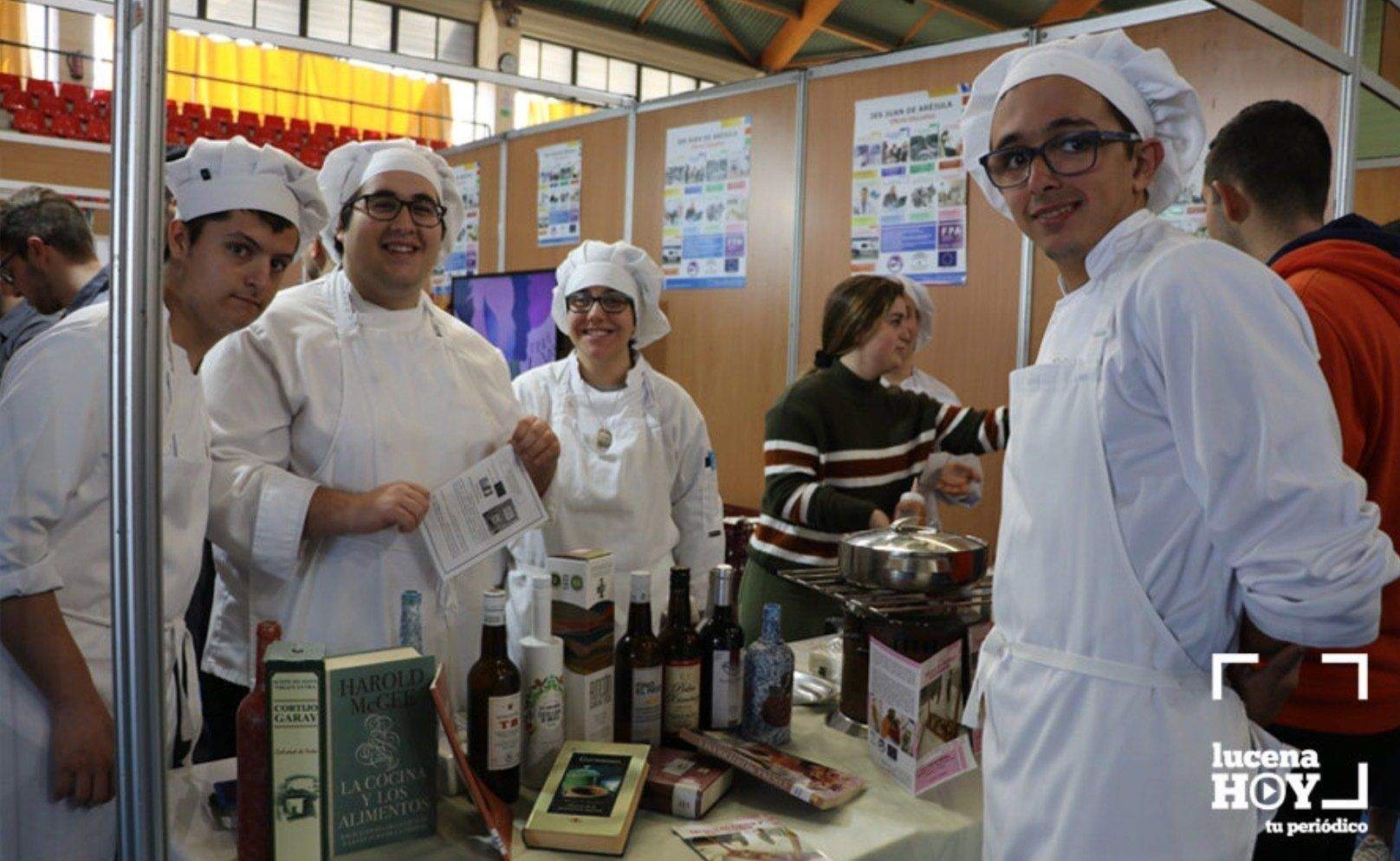 Alumnos del ciclo de cocina del IES Juan de Aréjula en la última edición del Salón del Estudiante