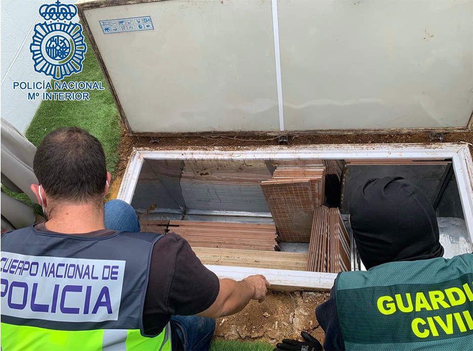 Desplegada una operación contra el narcotráfico con al menos un registro en Lucena y casi 40 detenidos en las provincias de Cádiz,...