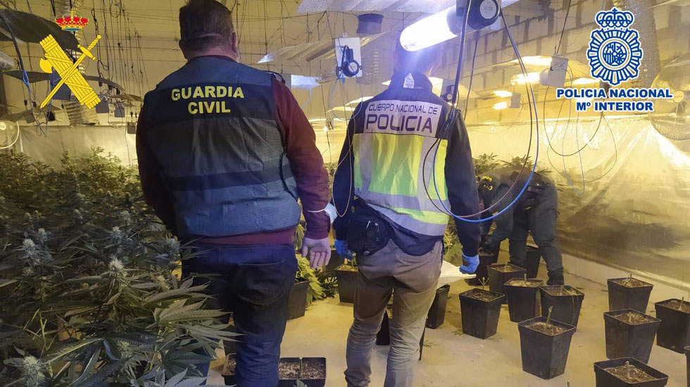  Un momento de la actuación conjunta entre Policía Nacional y Guardia Civil 