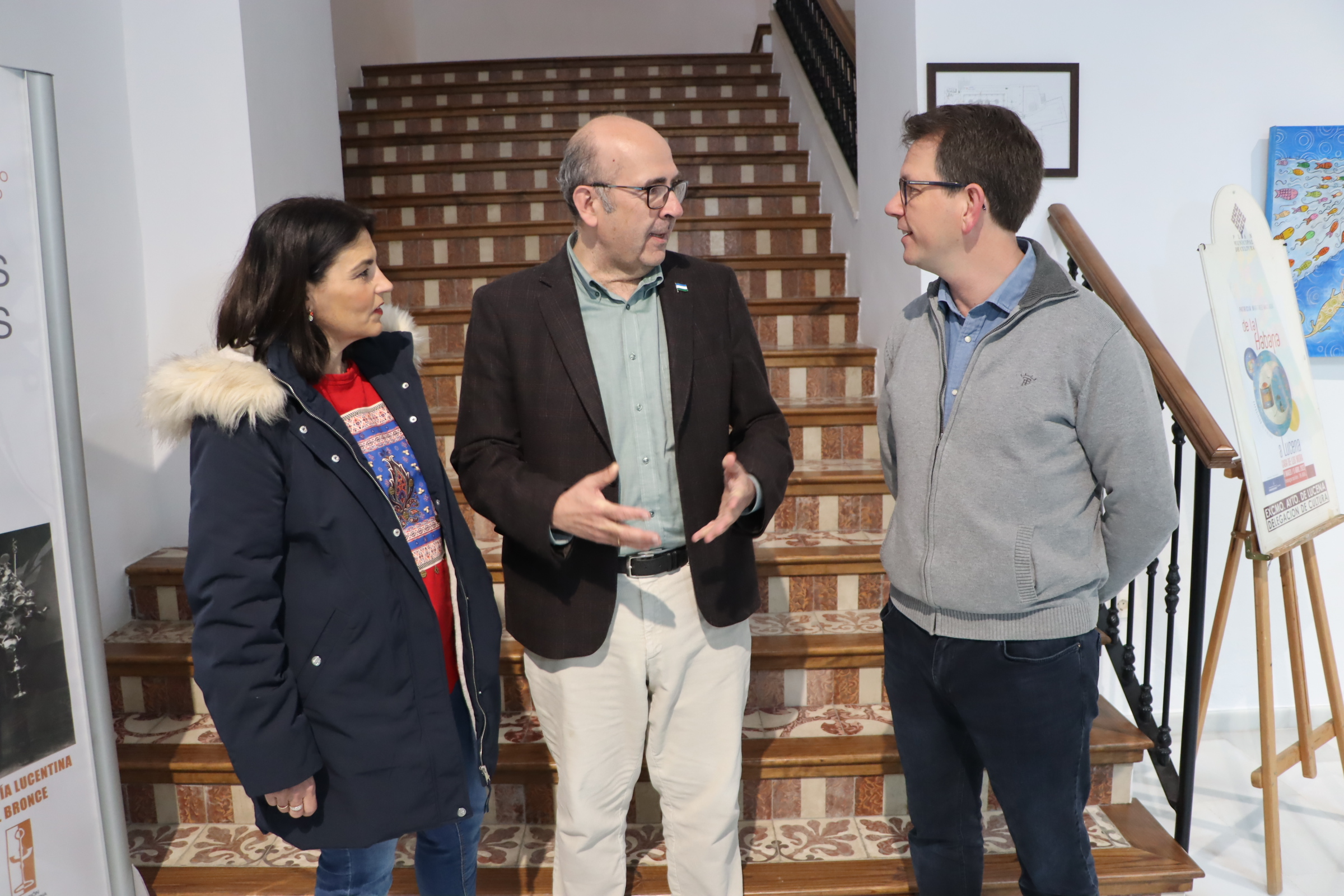 José Pedro Moreno junto a Gracia Doblas y Víctor Najera, director de la Coral Lucentina