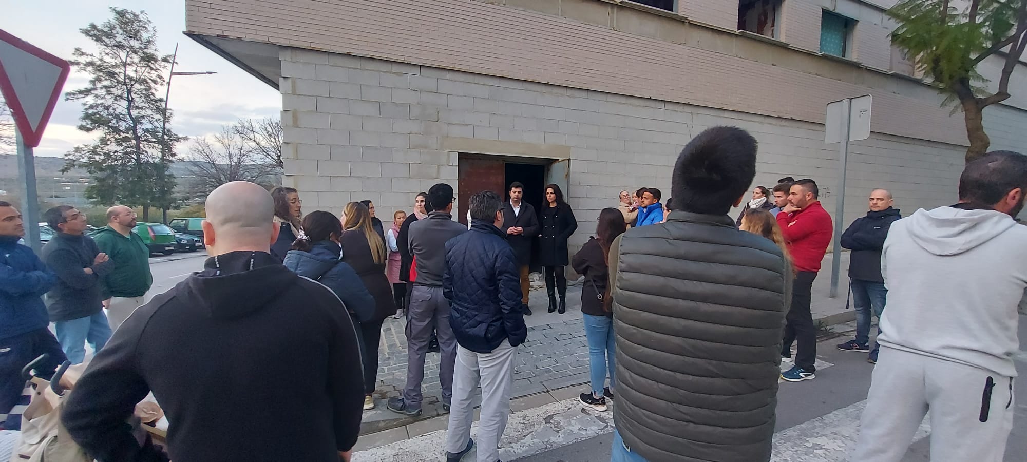 Un momento de la reunión mantenida por los representantes de Ciudadanos con los vecinos de la zona Oeste 1