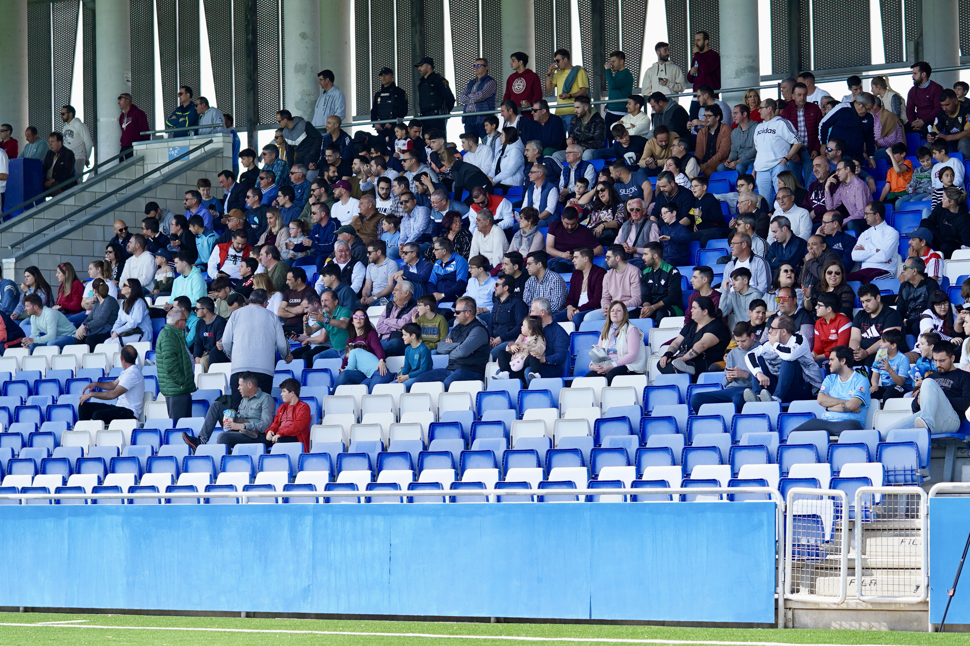 Triunfo agónico del C.D. Ciudad de Lucena en el duelo que le enfrentó al Conil  C.F. - Lucena Noticias