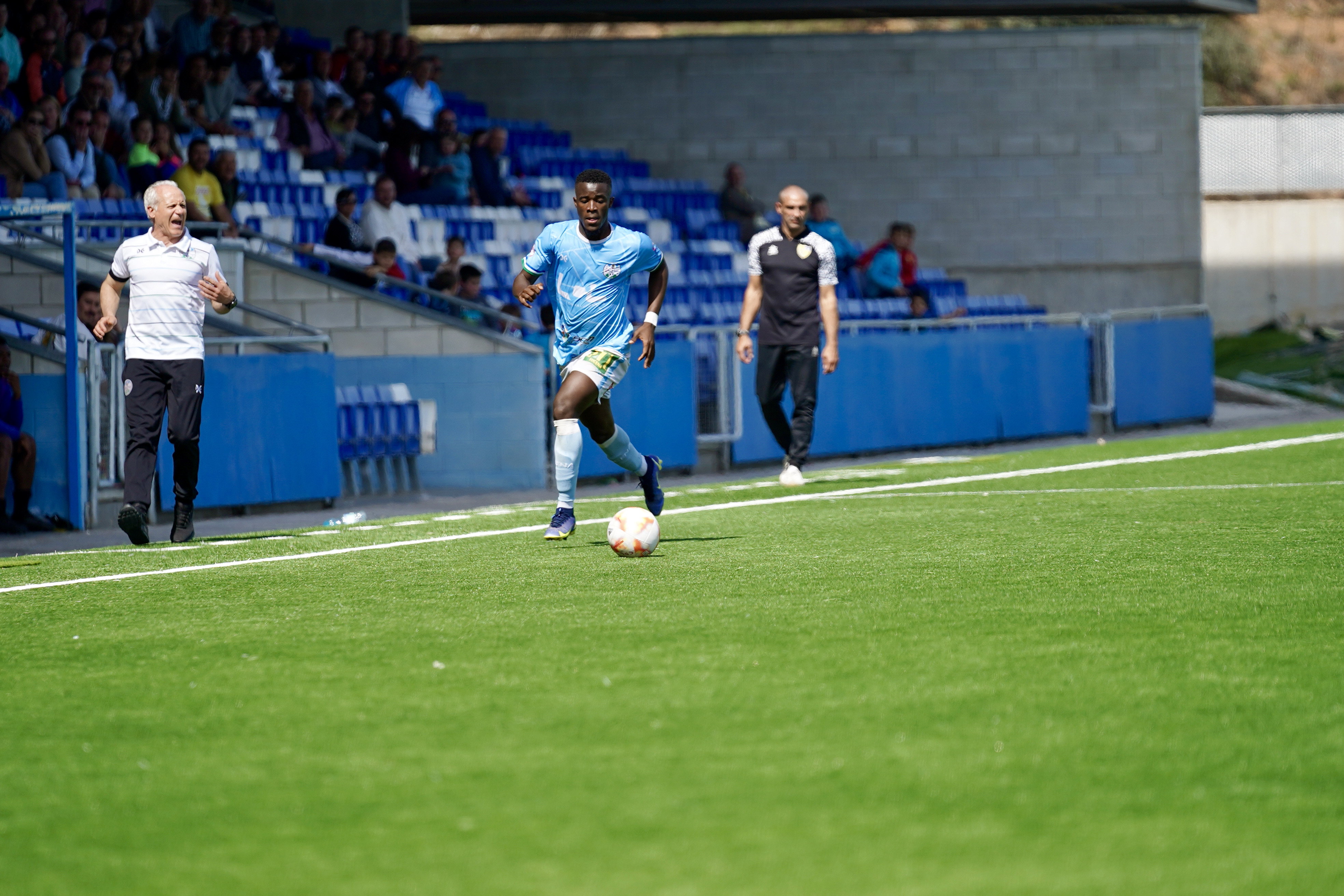 Triunfo agónico del C.D. Ciudad de Lucena en el duelo que le enfrentó al Conil  C.F. - Lucena Noticias