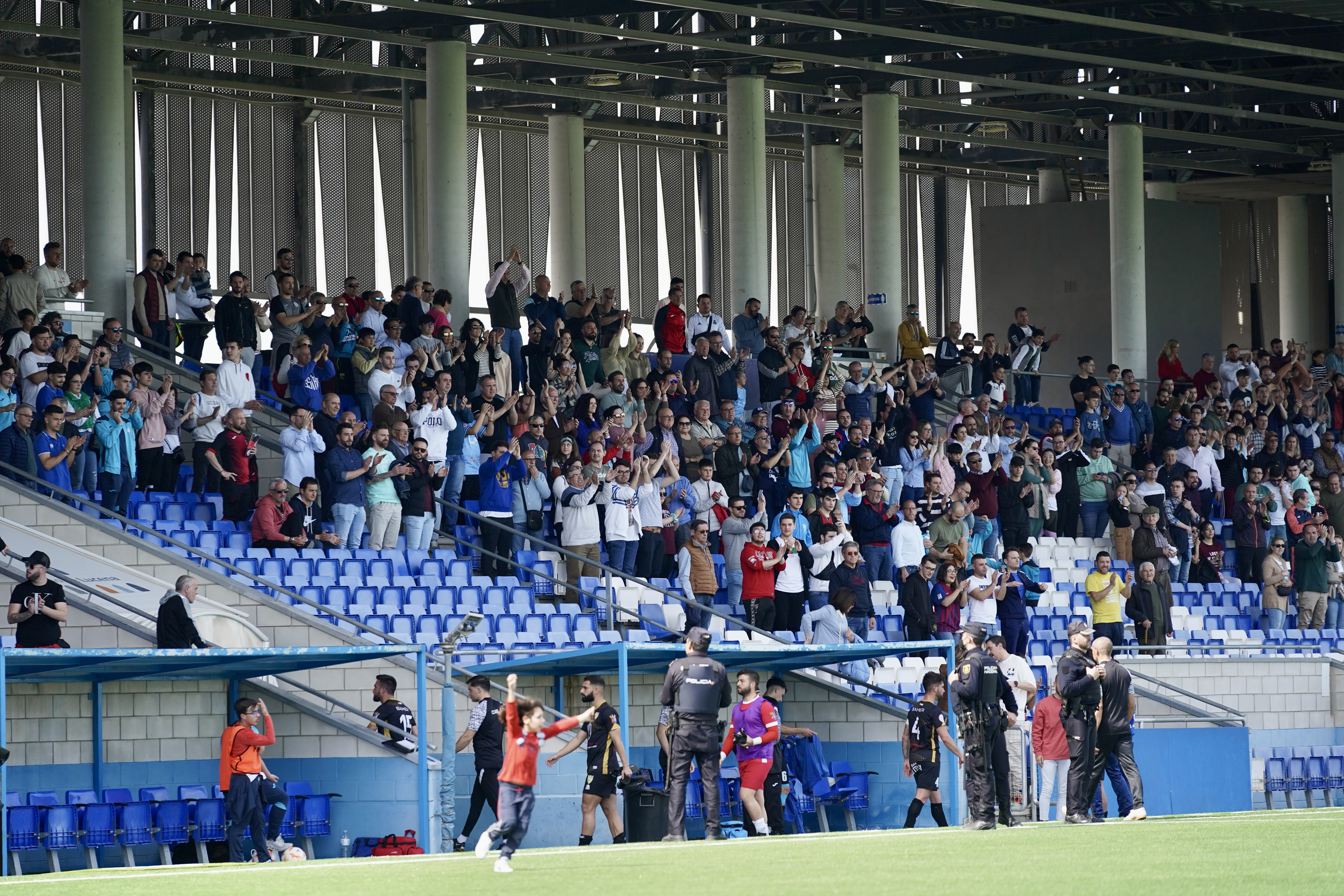 Triunfo agónico del C.D. Ciudad de Lucena en el duelo que le enfrentó al Conil  C.F. - Lucena Noticias