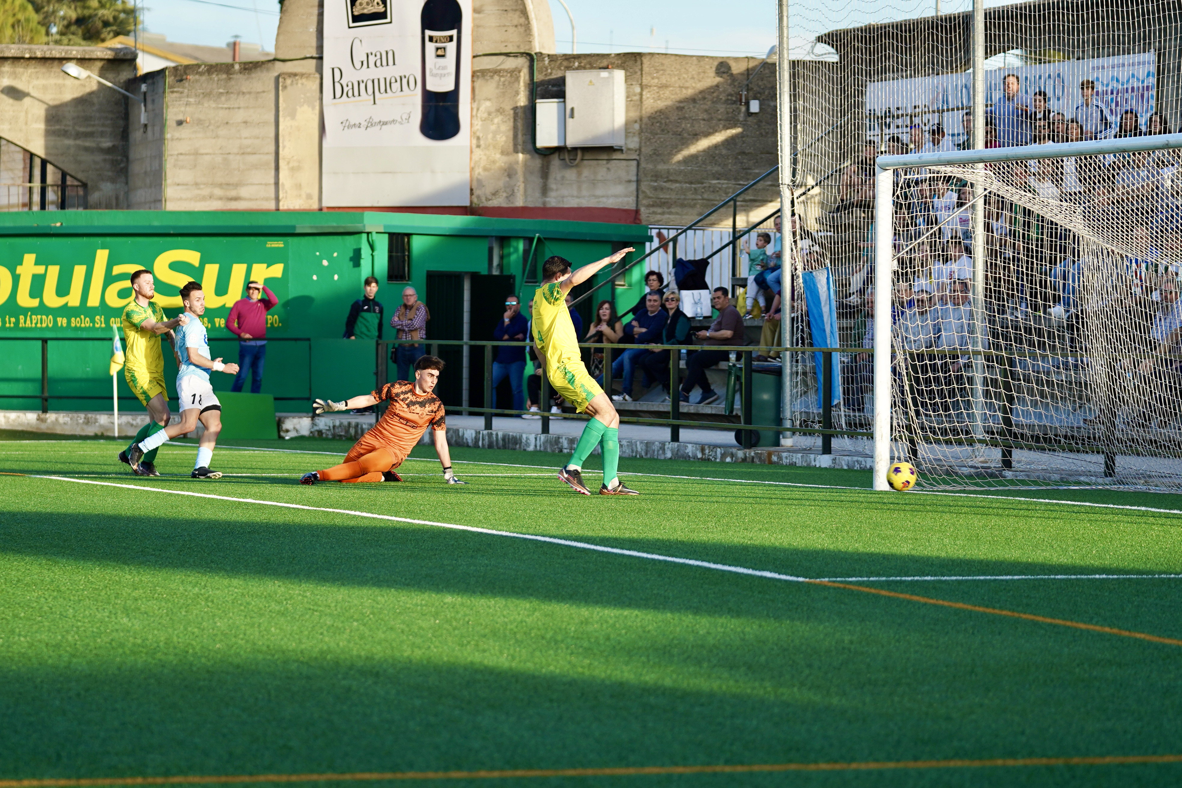 CD Apedem Montilla - Ciudad de Lucena B (0-2)  Foto: Antonio Dávila