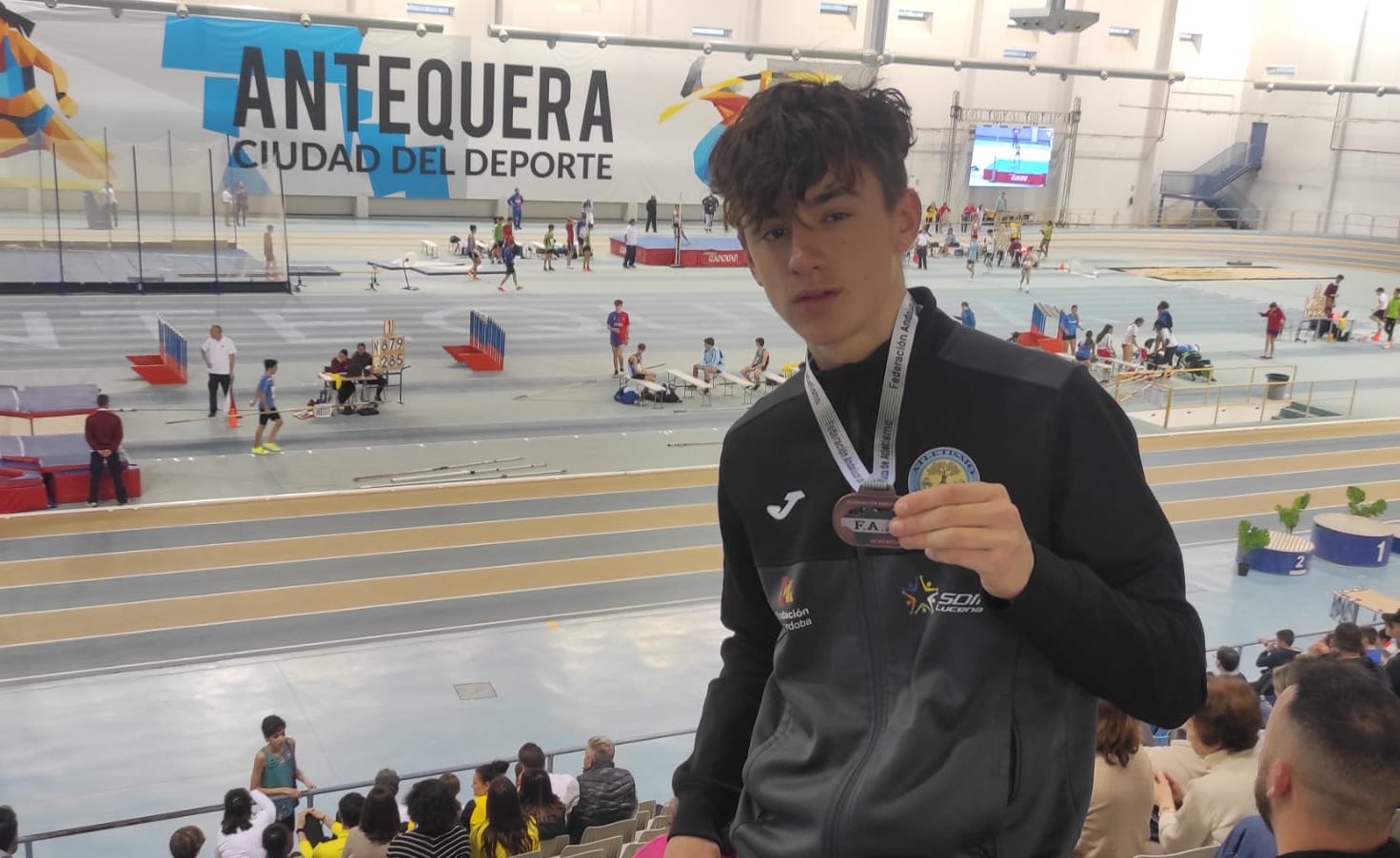 Andrés Rodríguez con su medalla de bronce en el Campeonato de Andalucía Sub-16