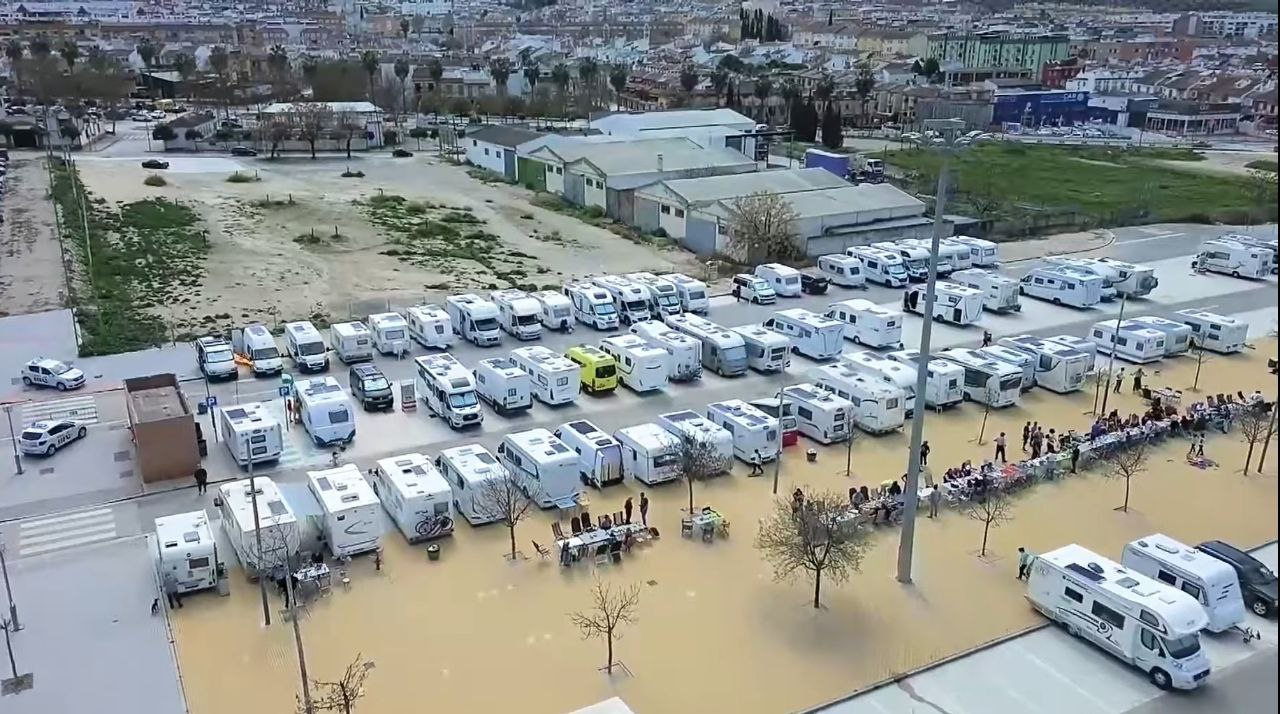 Una imagen de la I Concentración Solidaria de Vehículos Vivienda de Lucena