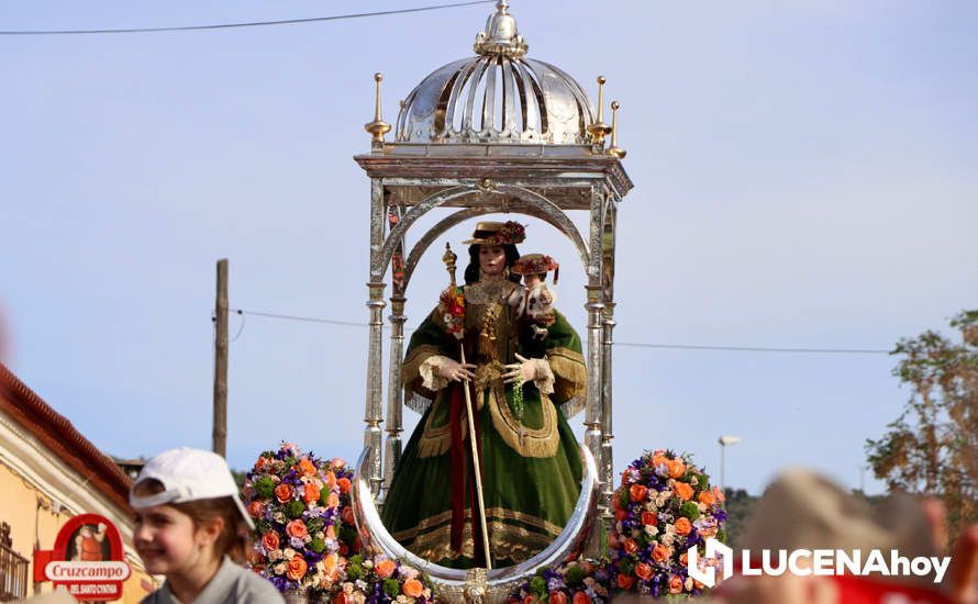 GALERÍA I: Una multitud recibe a la Virgen de Araceli en su llegada a Lucena en Romería de Bajada