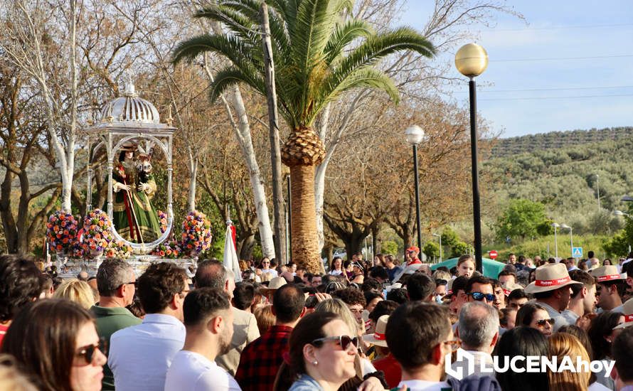 GALERÍA I: Una multitud recibe a la Virgen de Araceli en su llegada a Lucena en Romería de Bajada