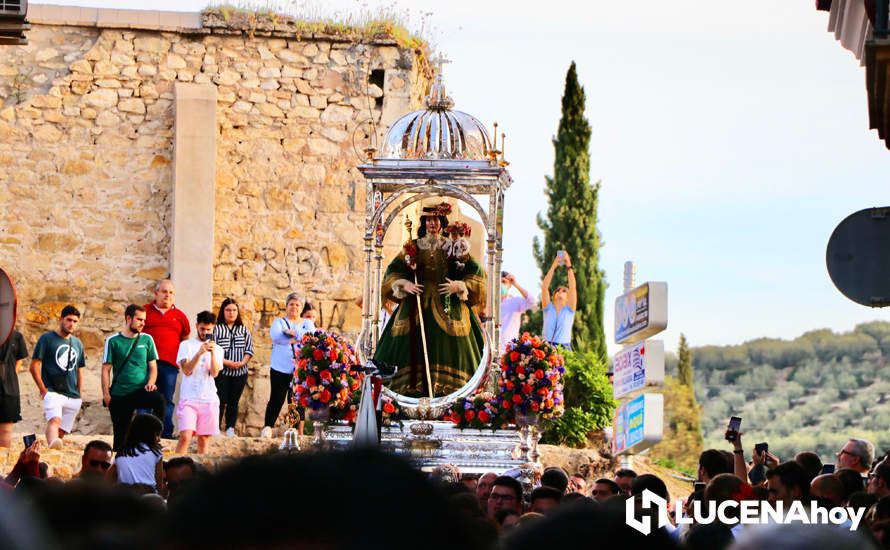 GALERÍA I: Una multitud recibe a la Virgen de Araceli en su llegada a Lucena en Romería de Bajada