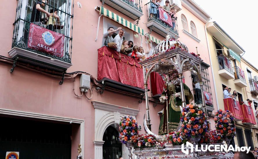 GALERÍA I: Una multitud recibe a la Virgen de Araceli en su llegada a Lucena en Romería de Bajada