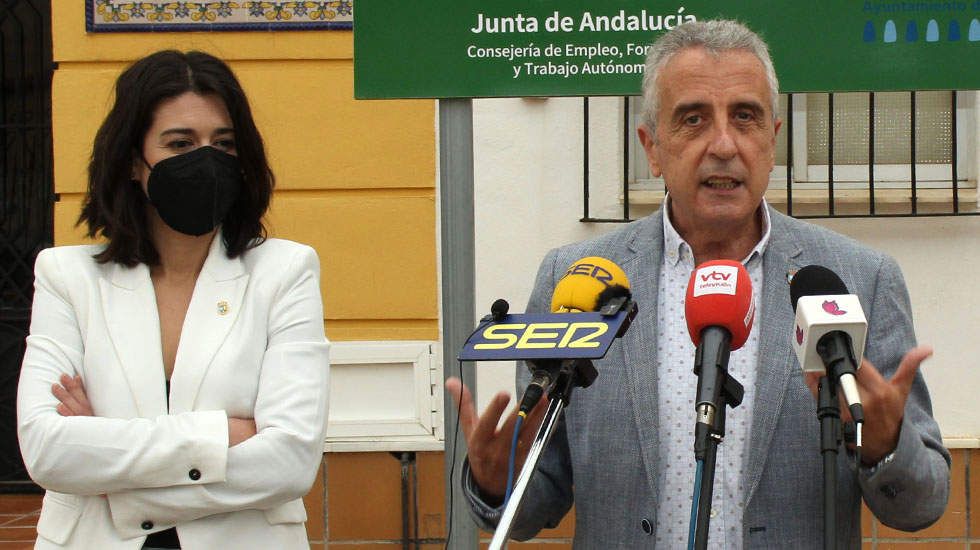  Juan Pérez y Teresa Alonso durante la rueda de prensa 