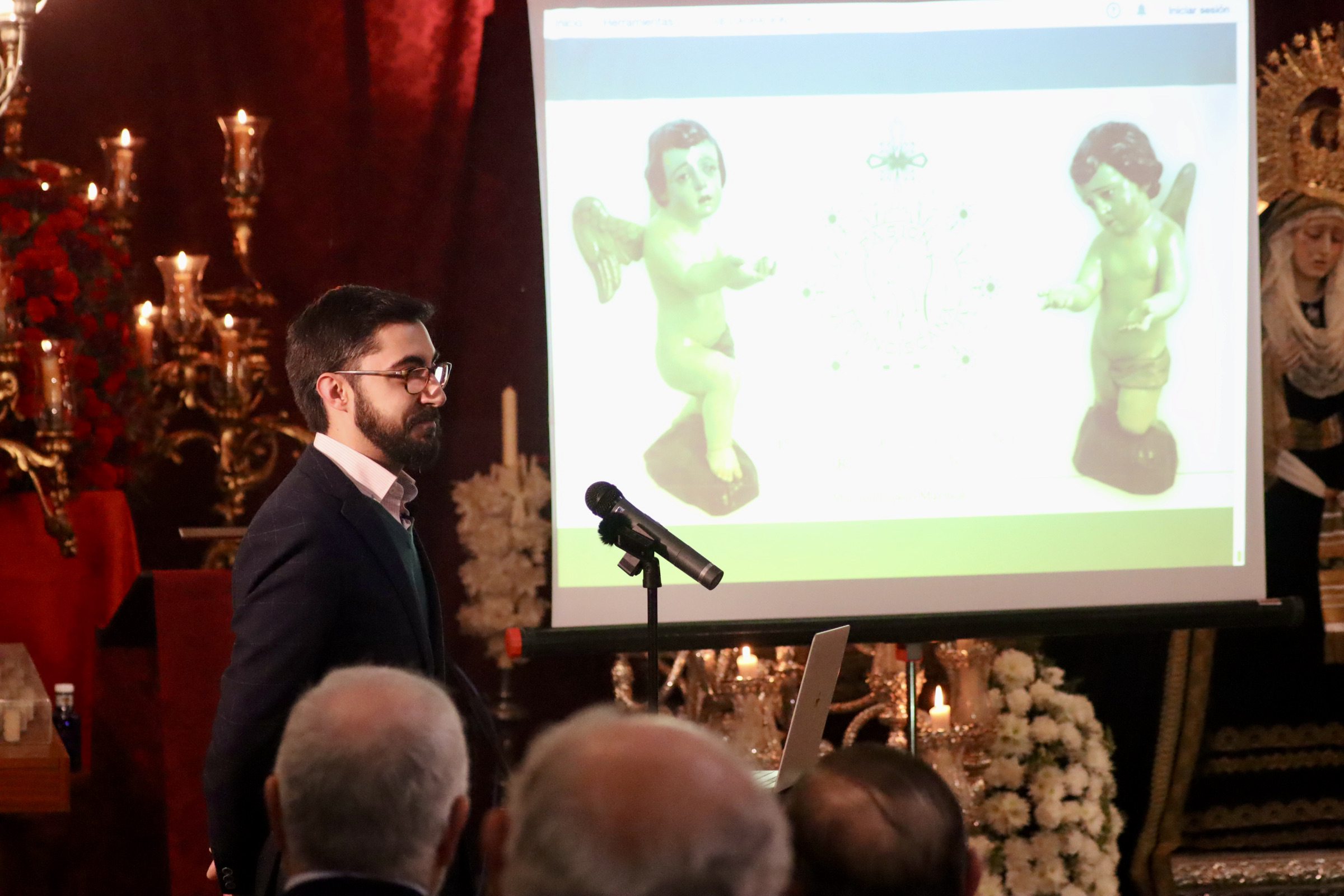 Manuel Espejo durante la presentación de la restauración de los angelitos de la Virgen de las Angustias