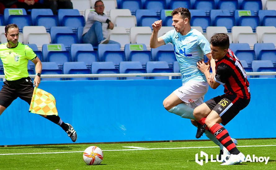 GALERÍA: El Ciudad de Lucena peleará por el ascenso tras derrotar al Cartaya (1-0): Las fotos de la victoria y la celebración en el campo y la grada