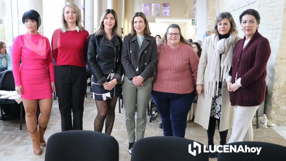 Autoridades y componentes de la vocalía de la mujer del CCA Lucena, Eliossana Empresarias, durante la reciente presentación del colectivo