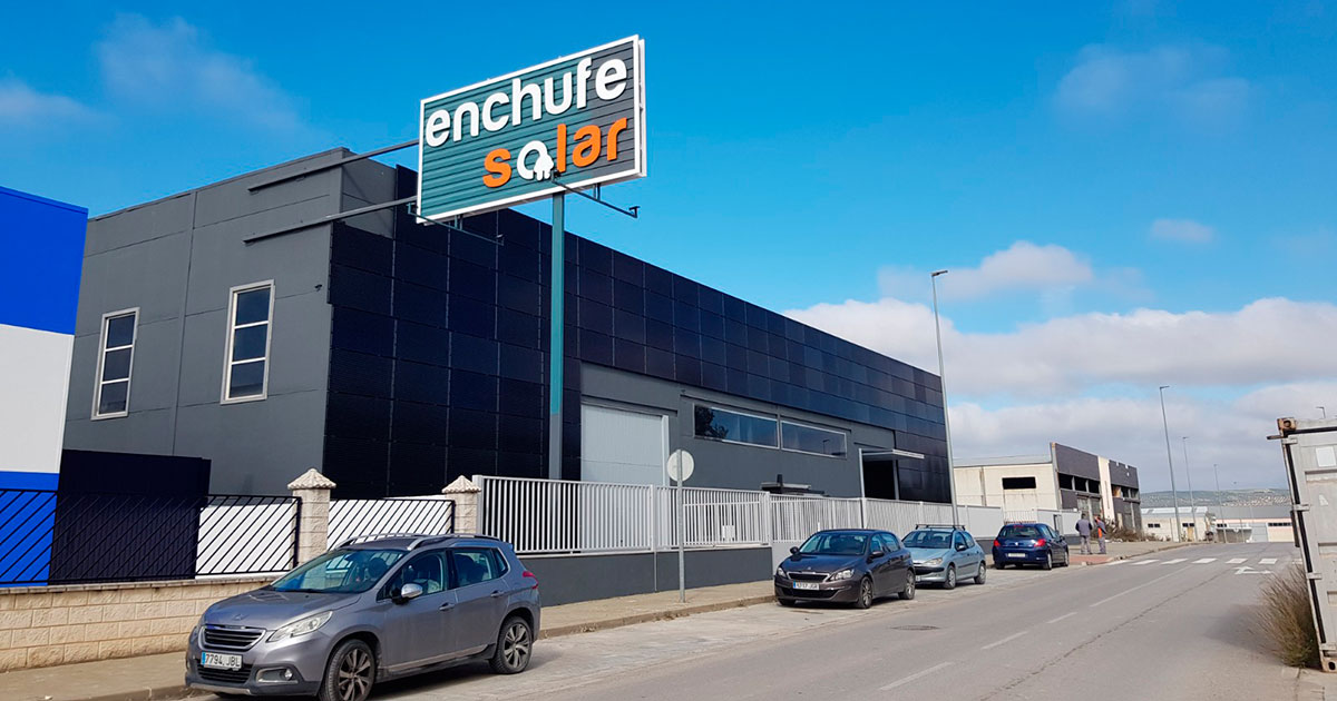 Centro logistico de Enchufesolar en el Parque Empresarial Príncipe Felipe