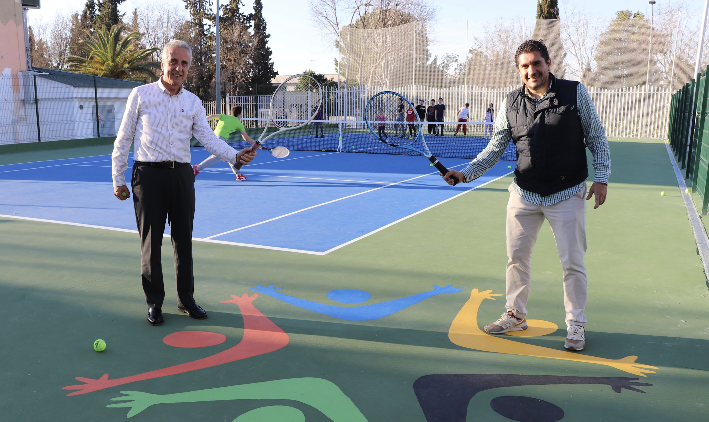 Juan Pérez y Alberto Lora en las remodeladas pistas de tenis de la Ciudad Deportiva