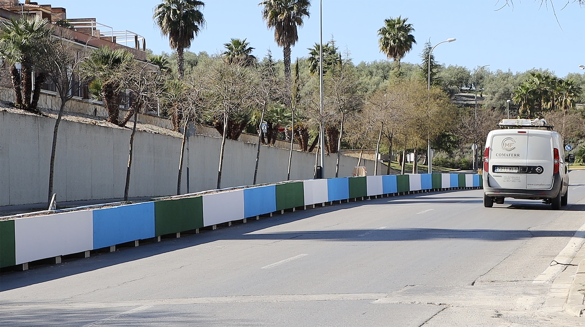 Nuevo tramo de mediana ajardinada en la avenida de la Guardia Civil