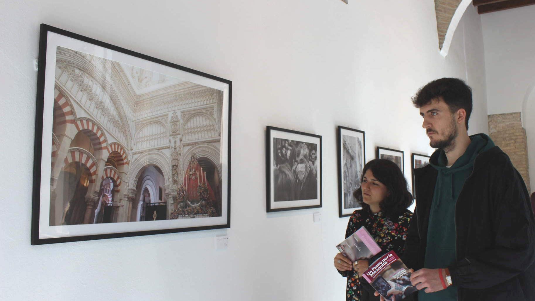  Mamen Beato y Jesús Mármol recorren la exposición 'Un paseo por la Mezquita' 