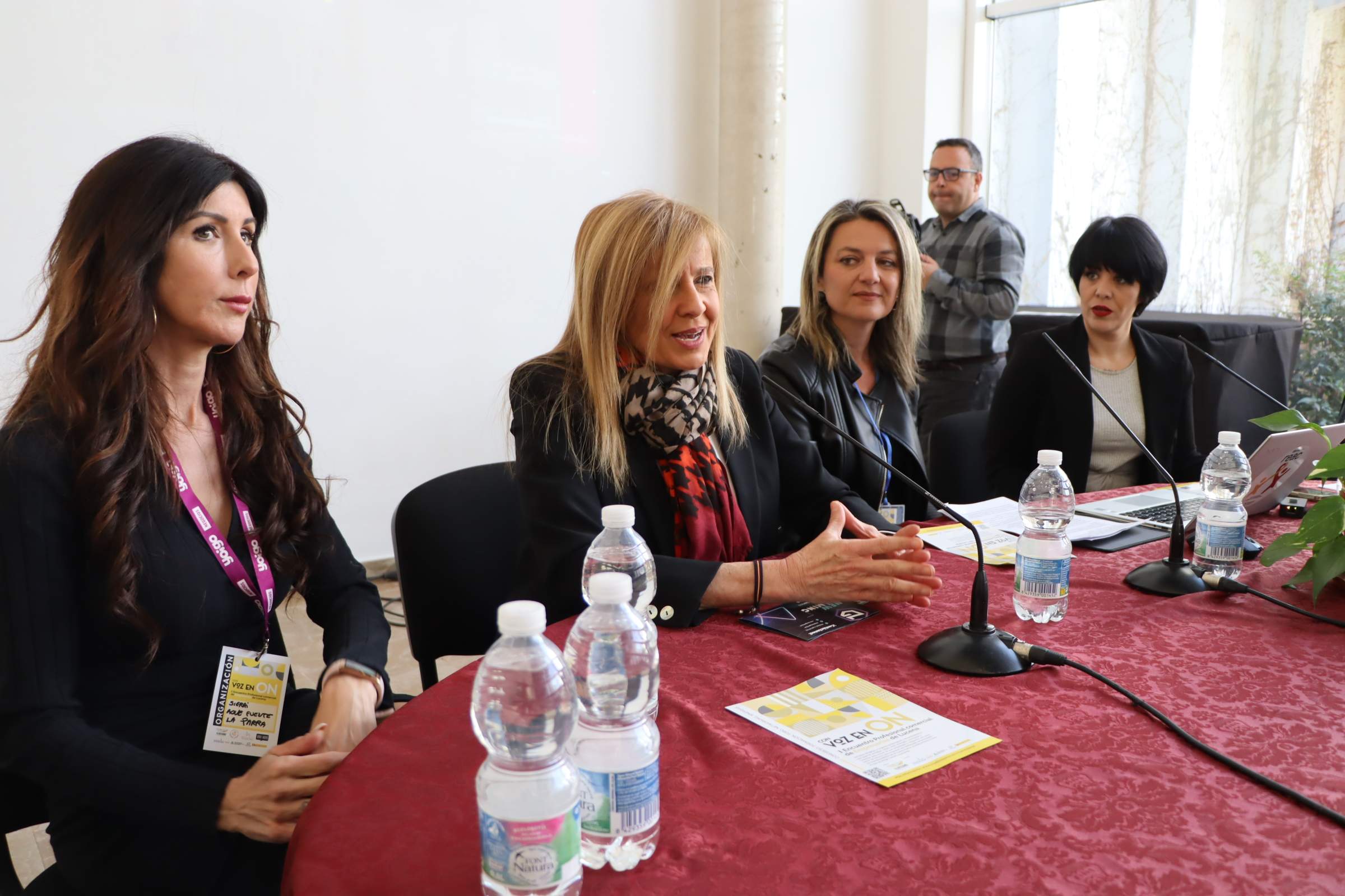 Encuentro Profesional Comercial de Empresarias “Con Voz en On” Encuentro Profesional Comercial de Empresarias “Con Voz en On”