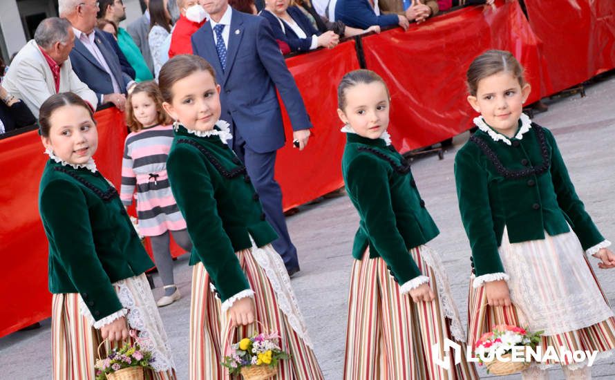 GALERÍA: Lucena brinda a la Virgen de Araceli una interminable ofrenda de flores