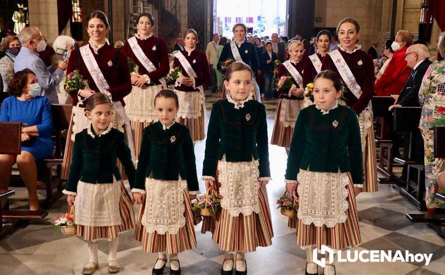 GALERÍA: Lucena brinda a la Virgen de Araceli una interminable ofrenda de flores