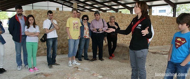  'Tu historia' inaugura la visita turística a la 'Lucena Ancestral' 