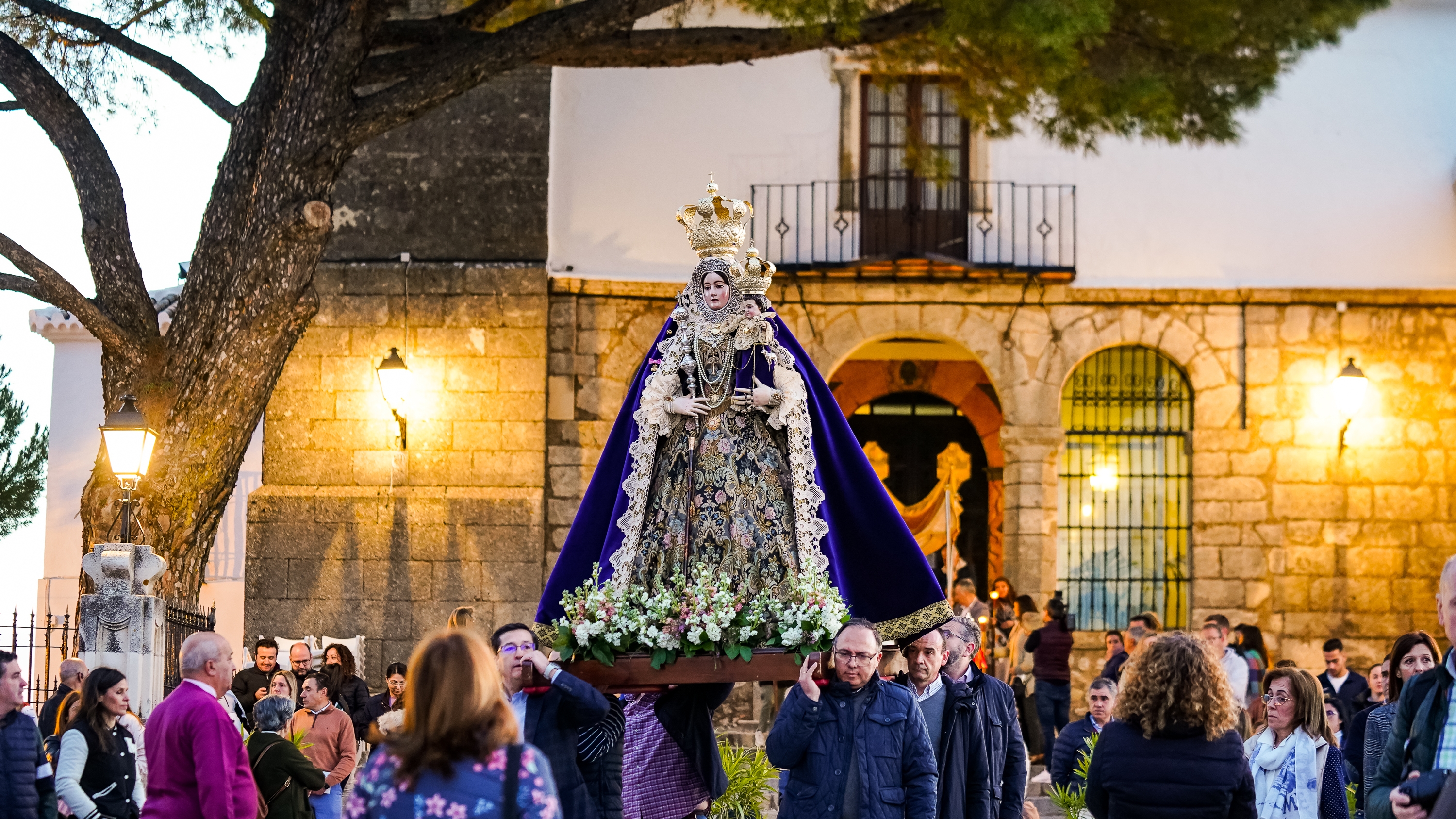 Procesión del Stmo. Sacramento y la Virgen de Araceli por el entorno del Santuario