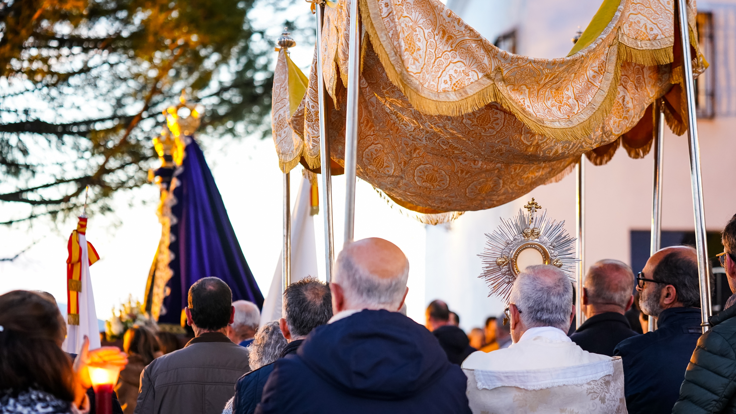 Procesión del Stmo. Sacramento y la Virgen de Araceli por el entorno del Santuario