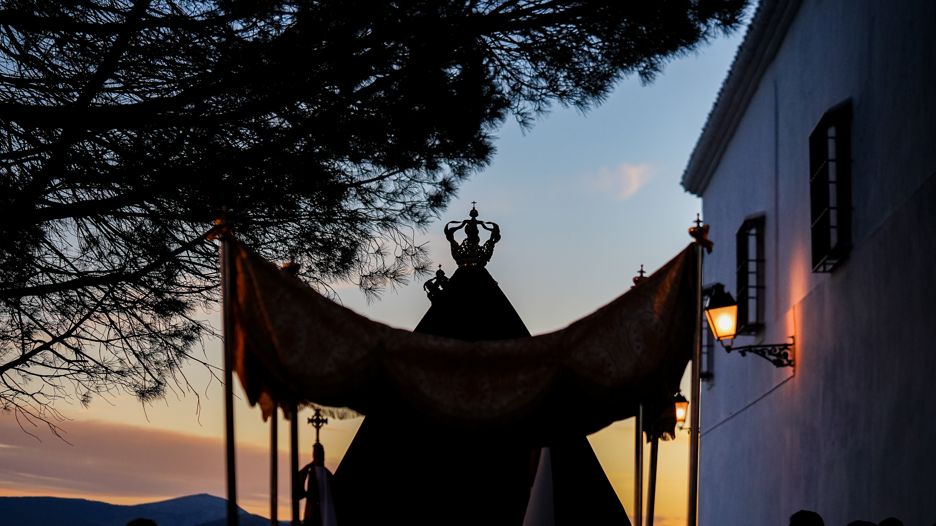 Procesión del Stmo. Sacramento y la Virgen de Araceli por el entorno del Santuario