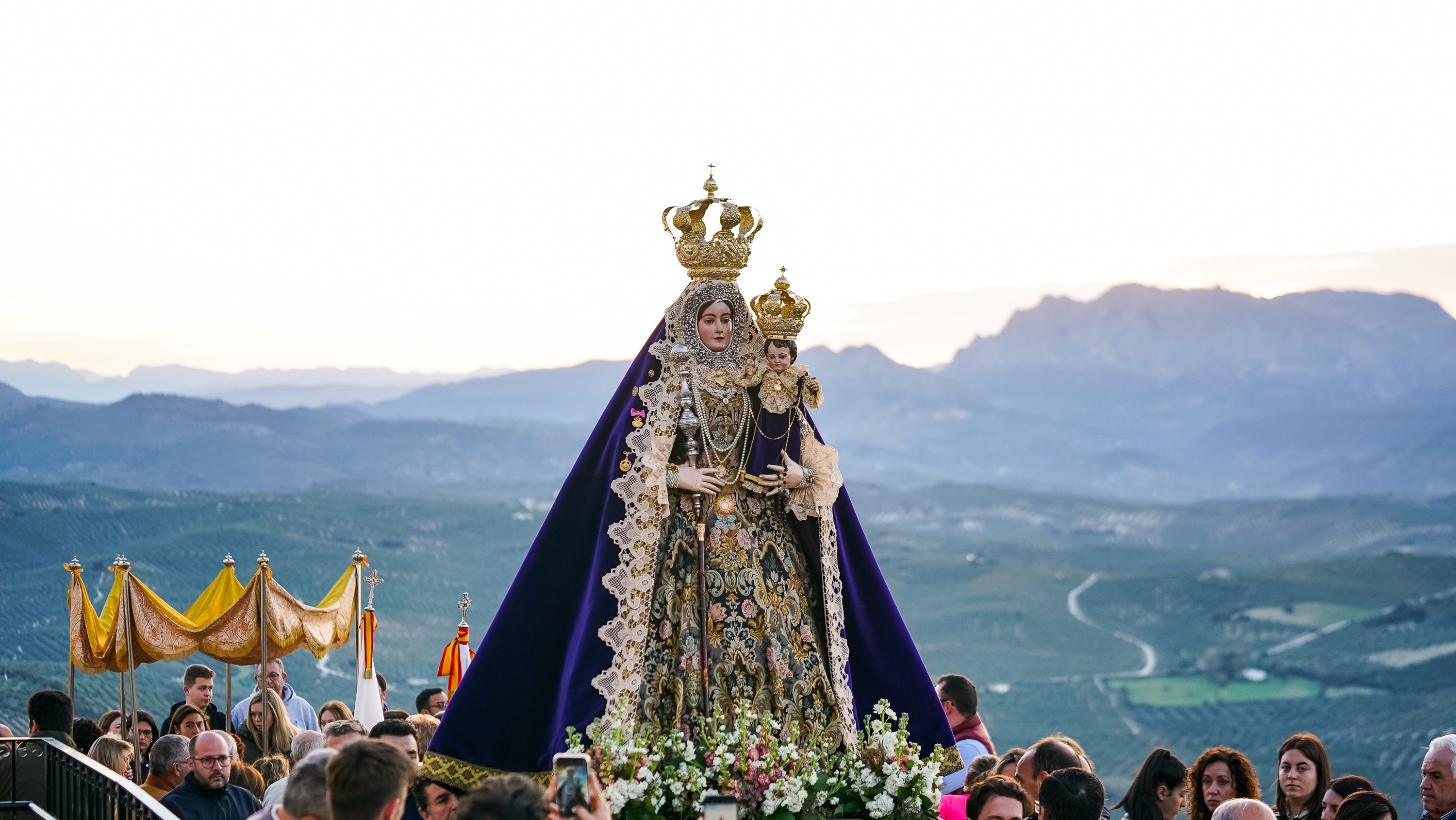 Procesión del Stmo. Sacramento y la Virgen de Araceli por el entorno del Santuario