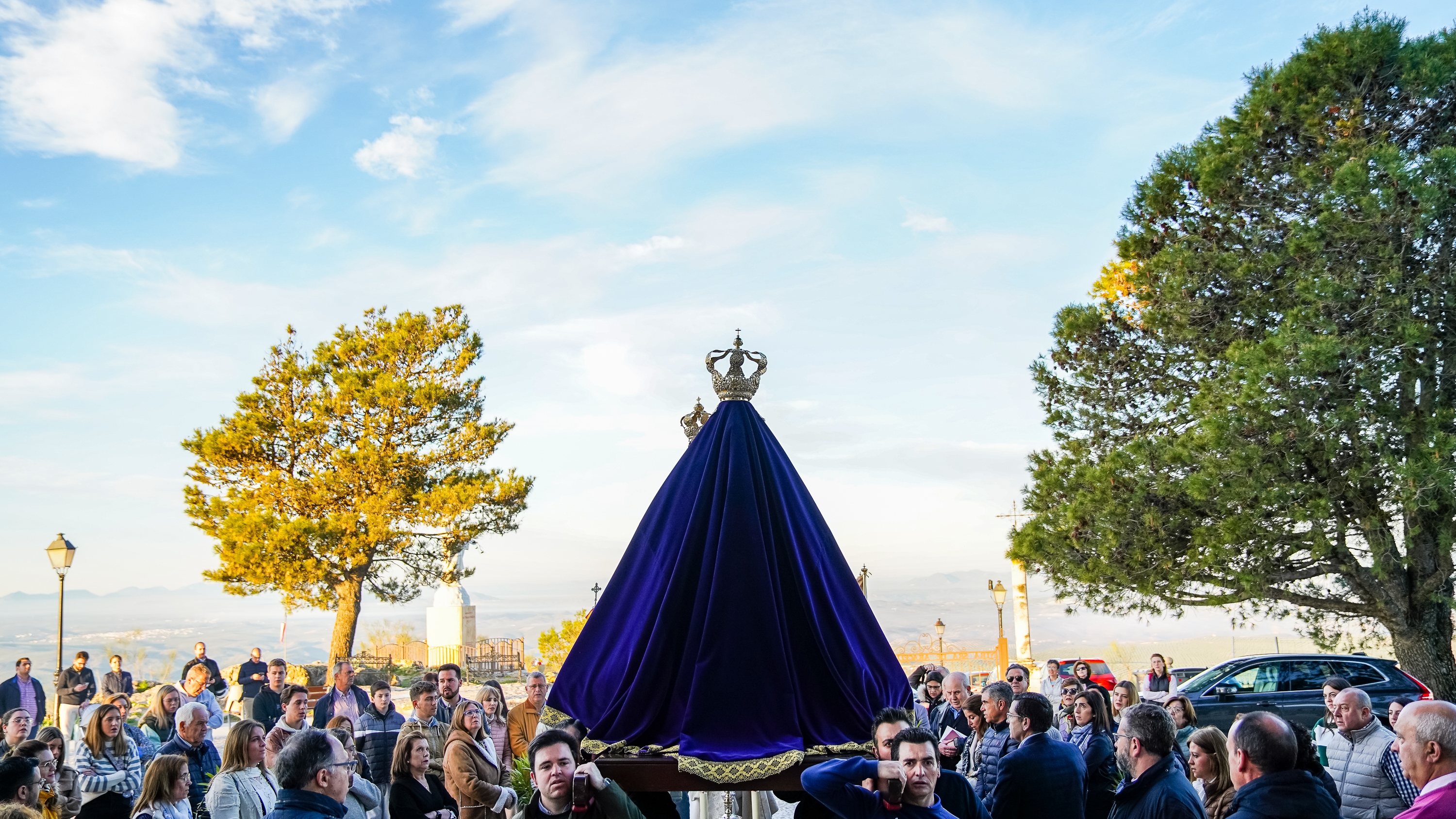 Procesión del Stmo. Sacramento y la Virgen de Araceli por el entorno del Santuario Procesión del Stmo. Sacramento y la Virgen de Araceli por el entorno del Santuario
