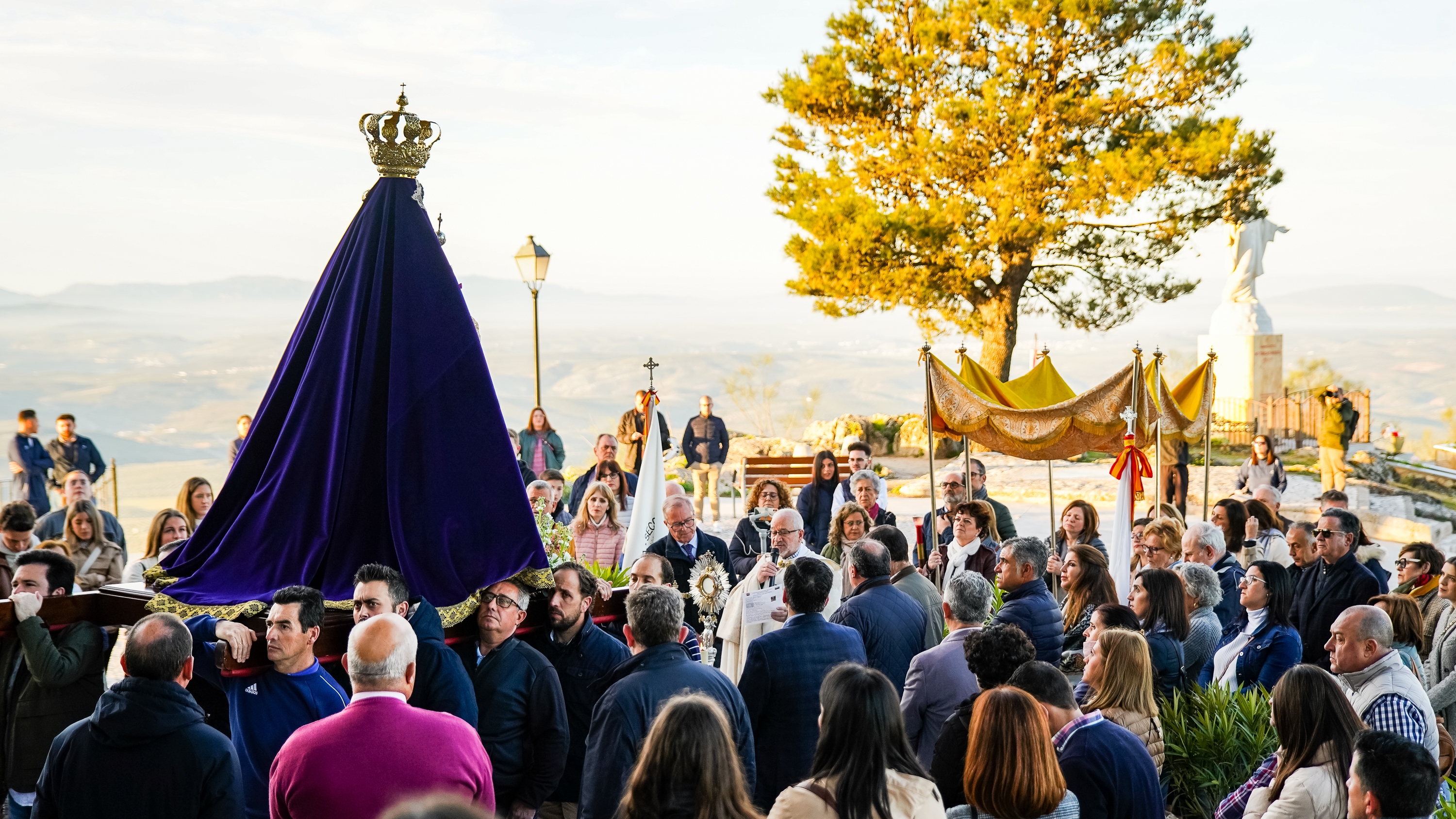 Procesión del Stmo. Sacramento y la Virgen de Araceli por el entorno del Santuario