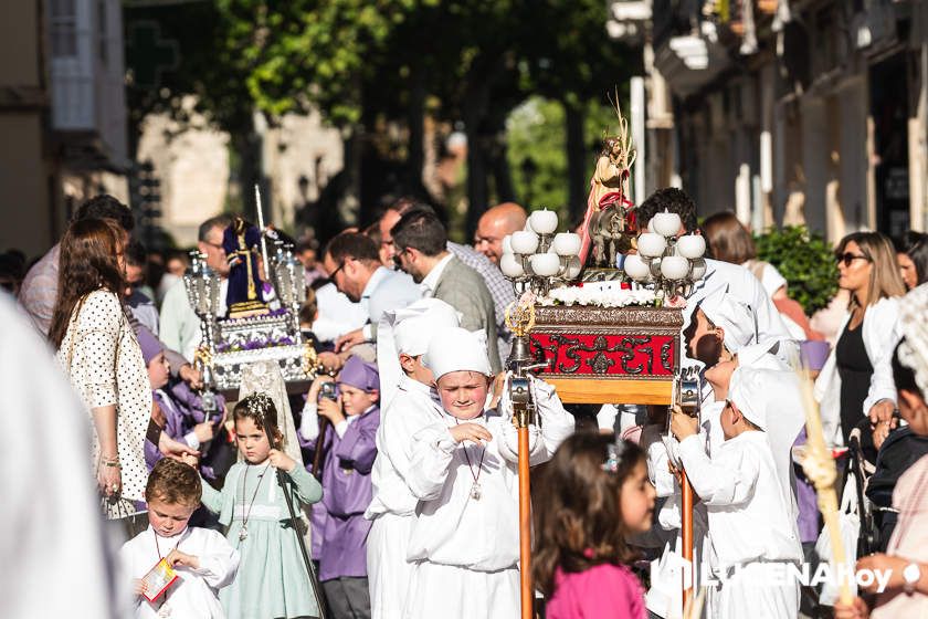 GALERÍA: Medio centenar de pequeños pasos procesionales toman parte en el desfile de procesiones infantiles 'Pasión y gloria de Lucena'