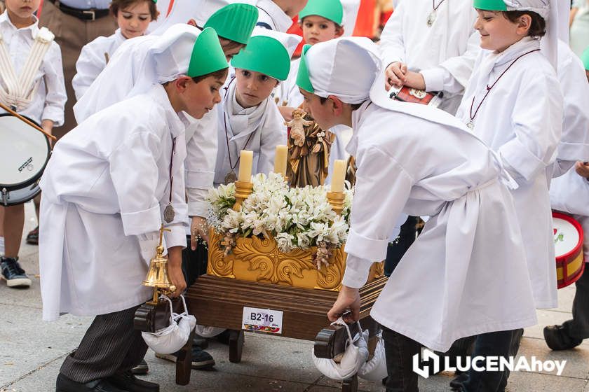 GALERÍA: Medio centenar de pequeños pasos procesionales toman parte en el desfile de procesiones infantiles 'Pasión y gloria de Lucena'