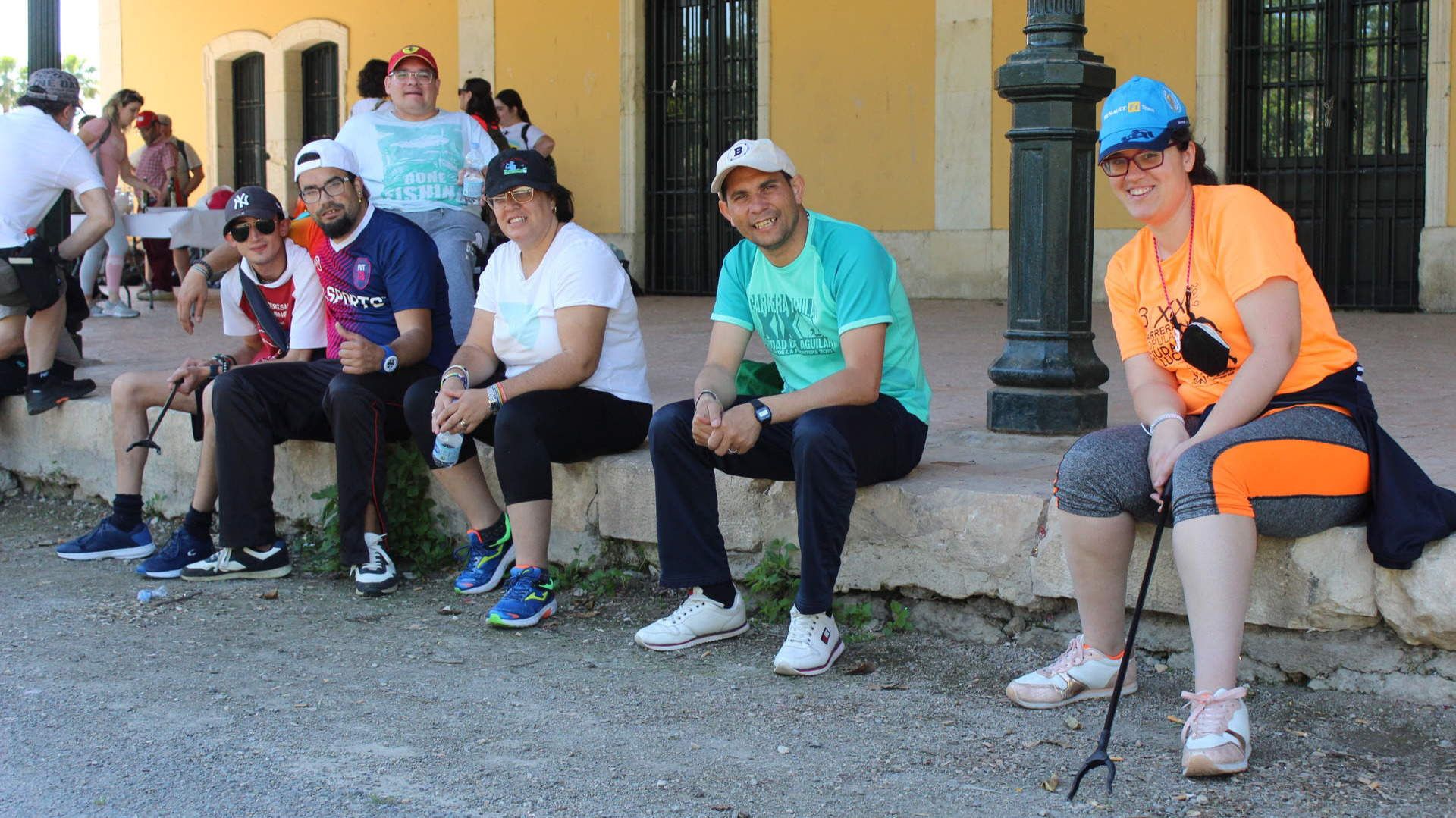  Algunos participantes en la actividad por la Vía Verde de Lucena 