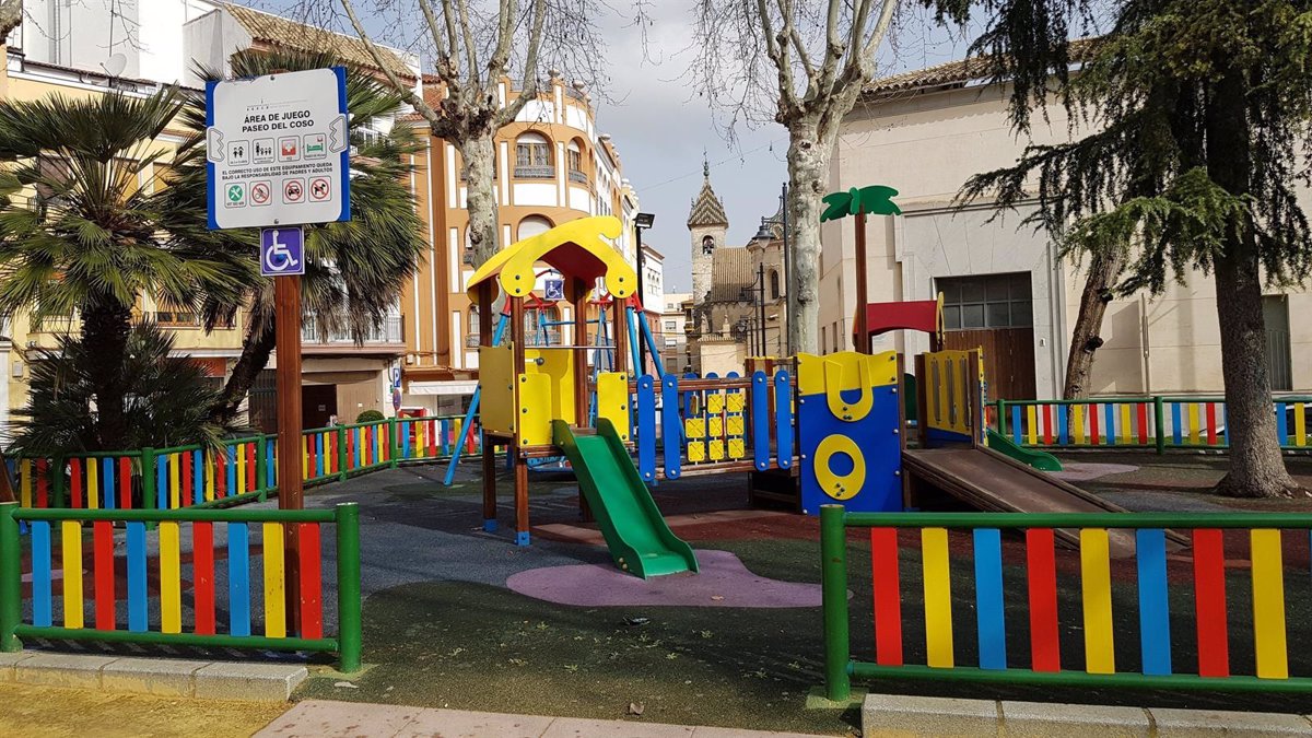 Zona de juegos infantiles de El Coso que va a ser remodelada