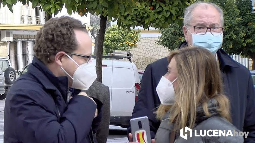  Marisa Díaz en una imagen de archivo de un acto de Vox en Lucena, junto al diputado José Ramírez del Río y el edil Jesús Gutiérrez. 