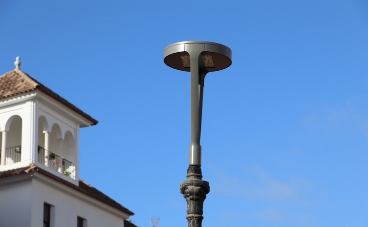 Farolas instaladas en la Plaza de La Barrera