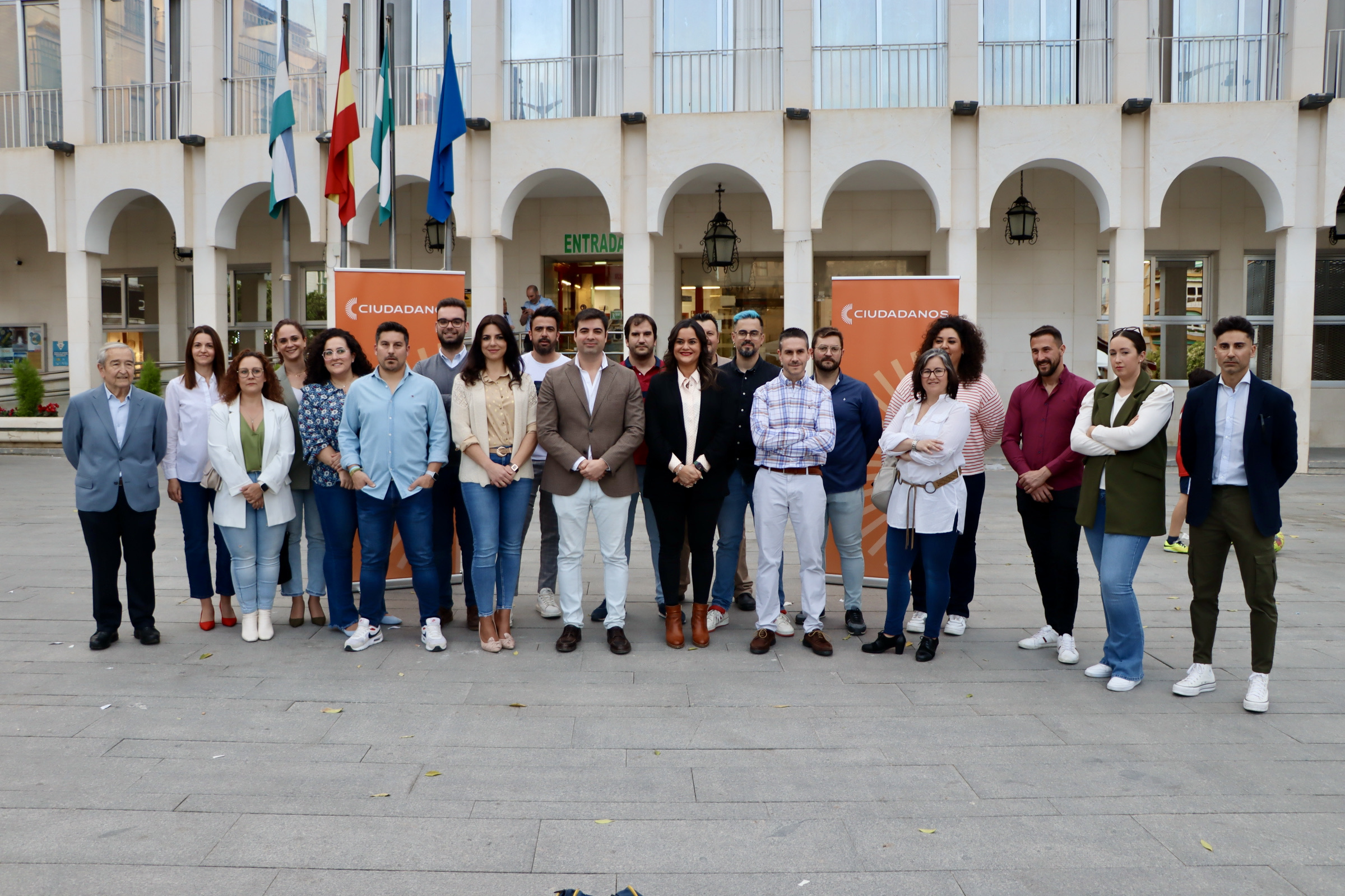 Lista electoral de Ciudadanos Lucena en su presentación esta tarde en la Plaza Nueva