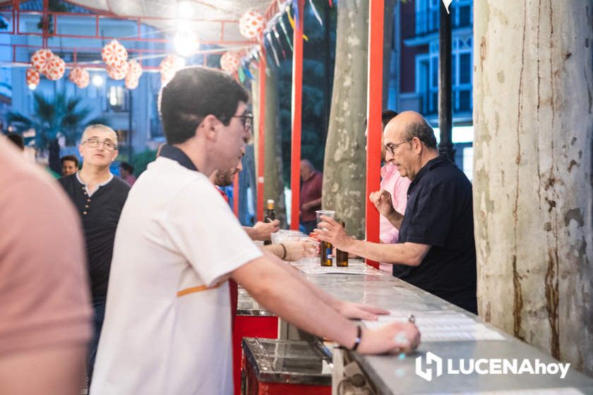 GALERÍA: Amor y Paz y La Columna 'plantan' sus Cruces de Mayo en El Coso y el llanete de Santiago